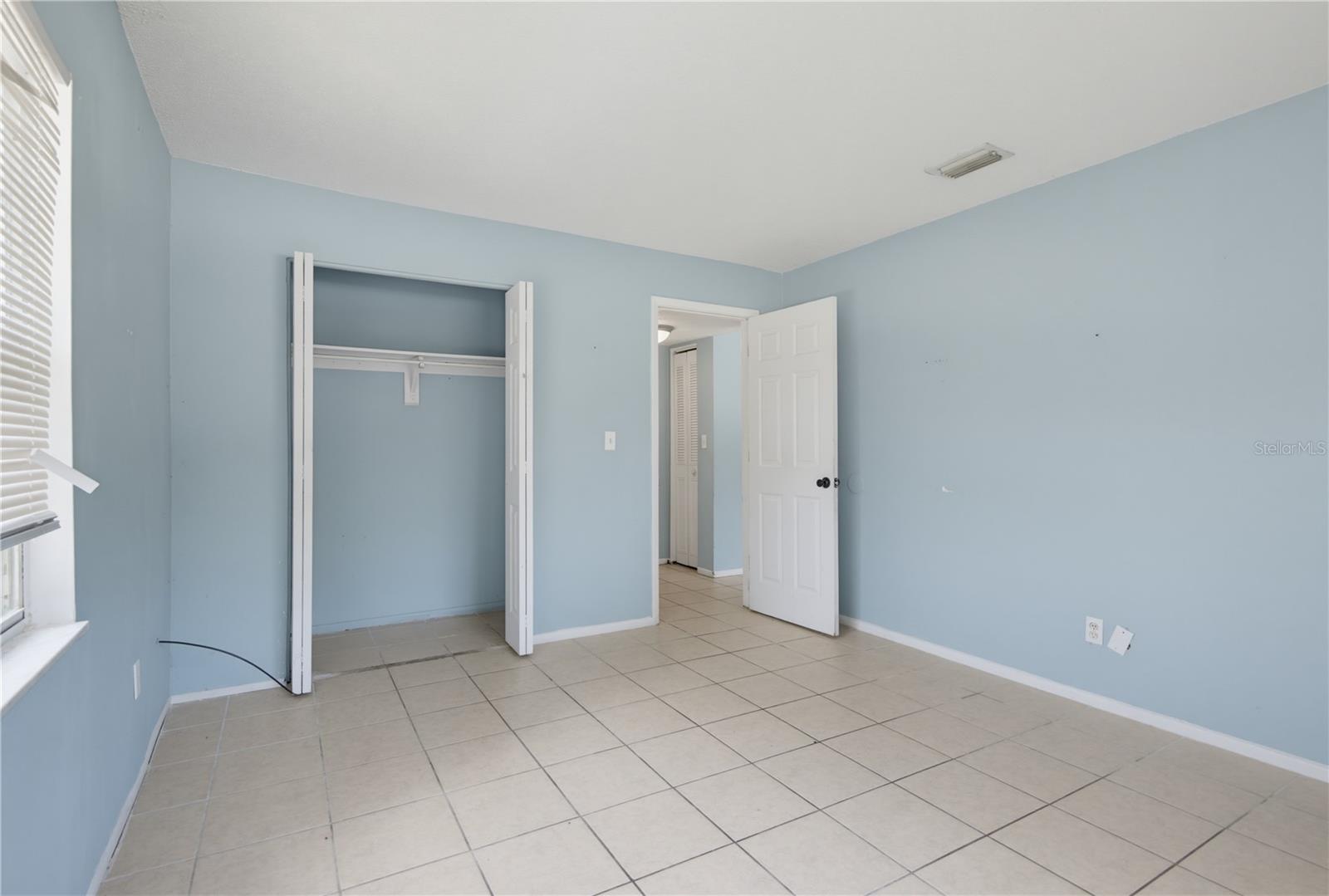 656 WILLIAMSBURG DR — photo 12