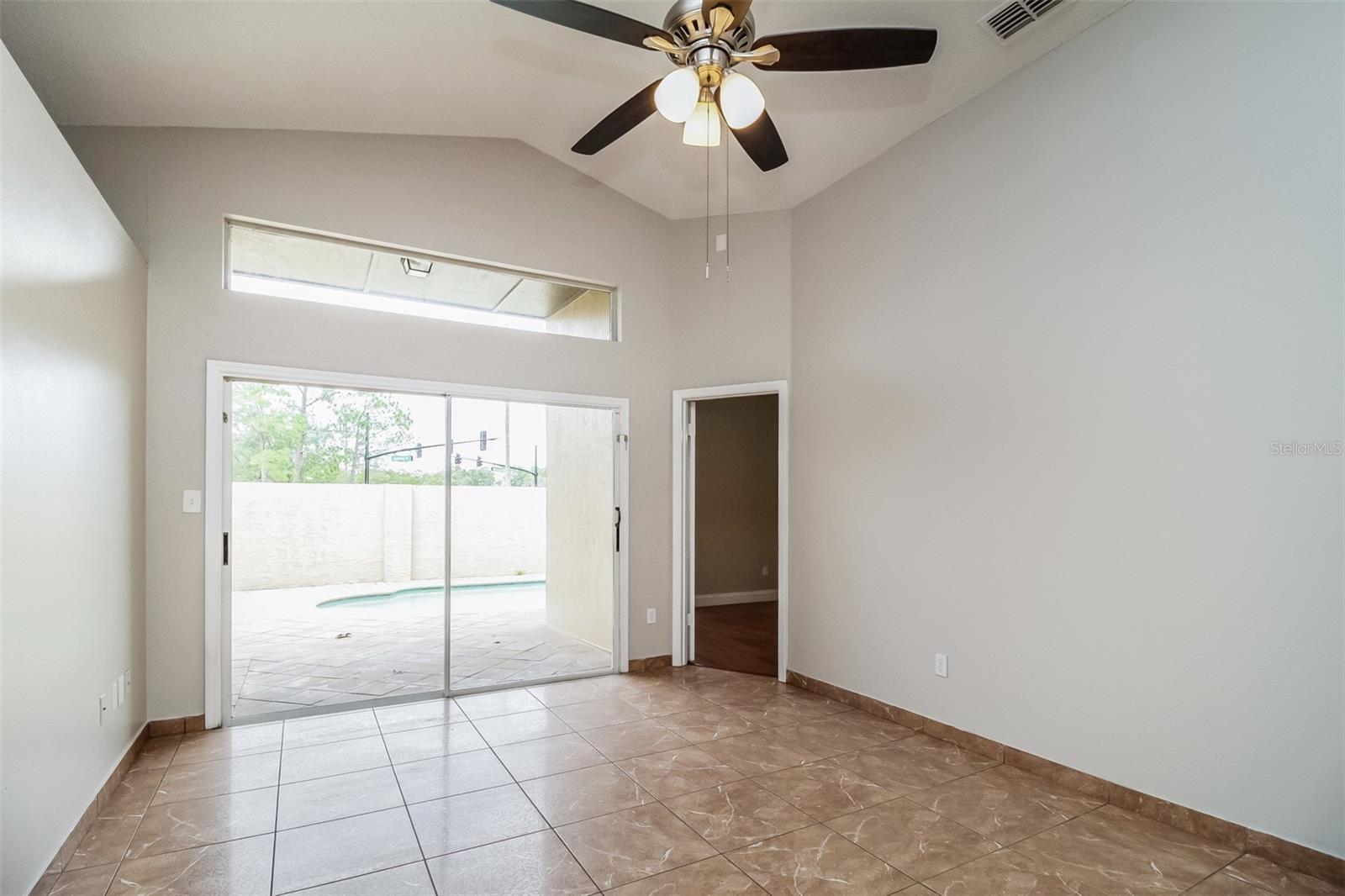 120 LAKEBREEZE CIR — photo 3