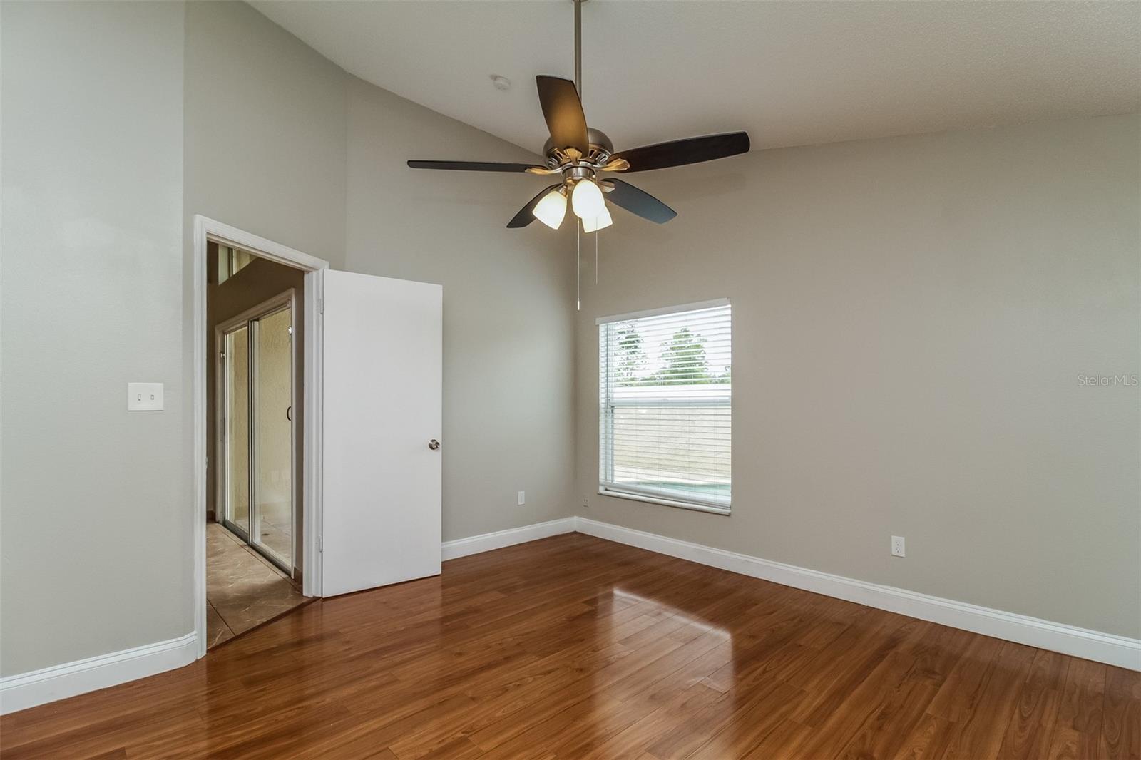 120 LAKEBREEZE CIR — photo 8