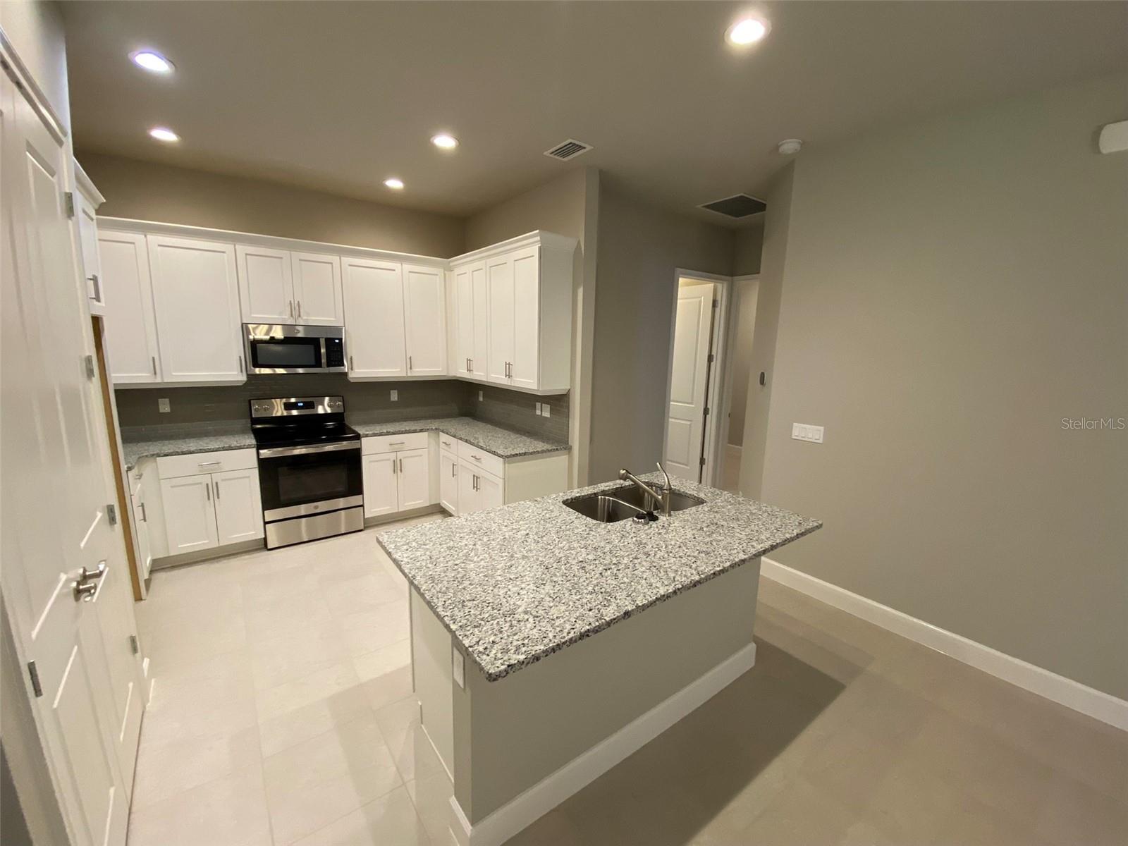 78 LONGRIDGE LN — photo 7