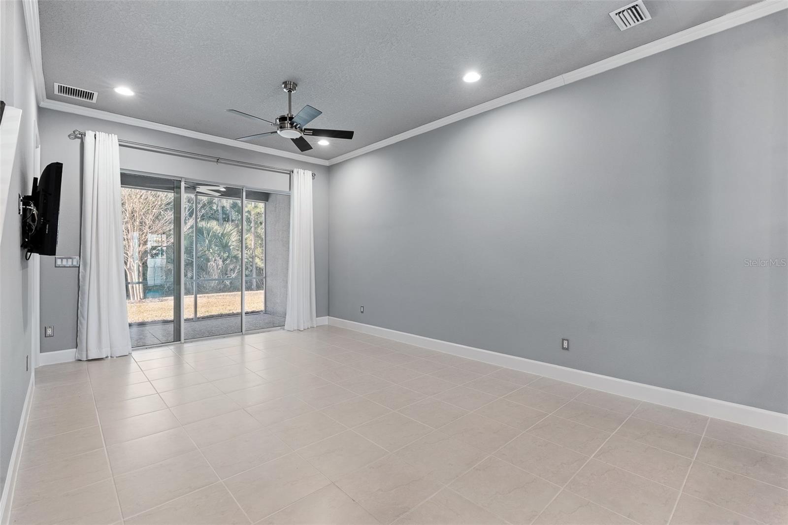 831 PINEWOOD DR — photo 11