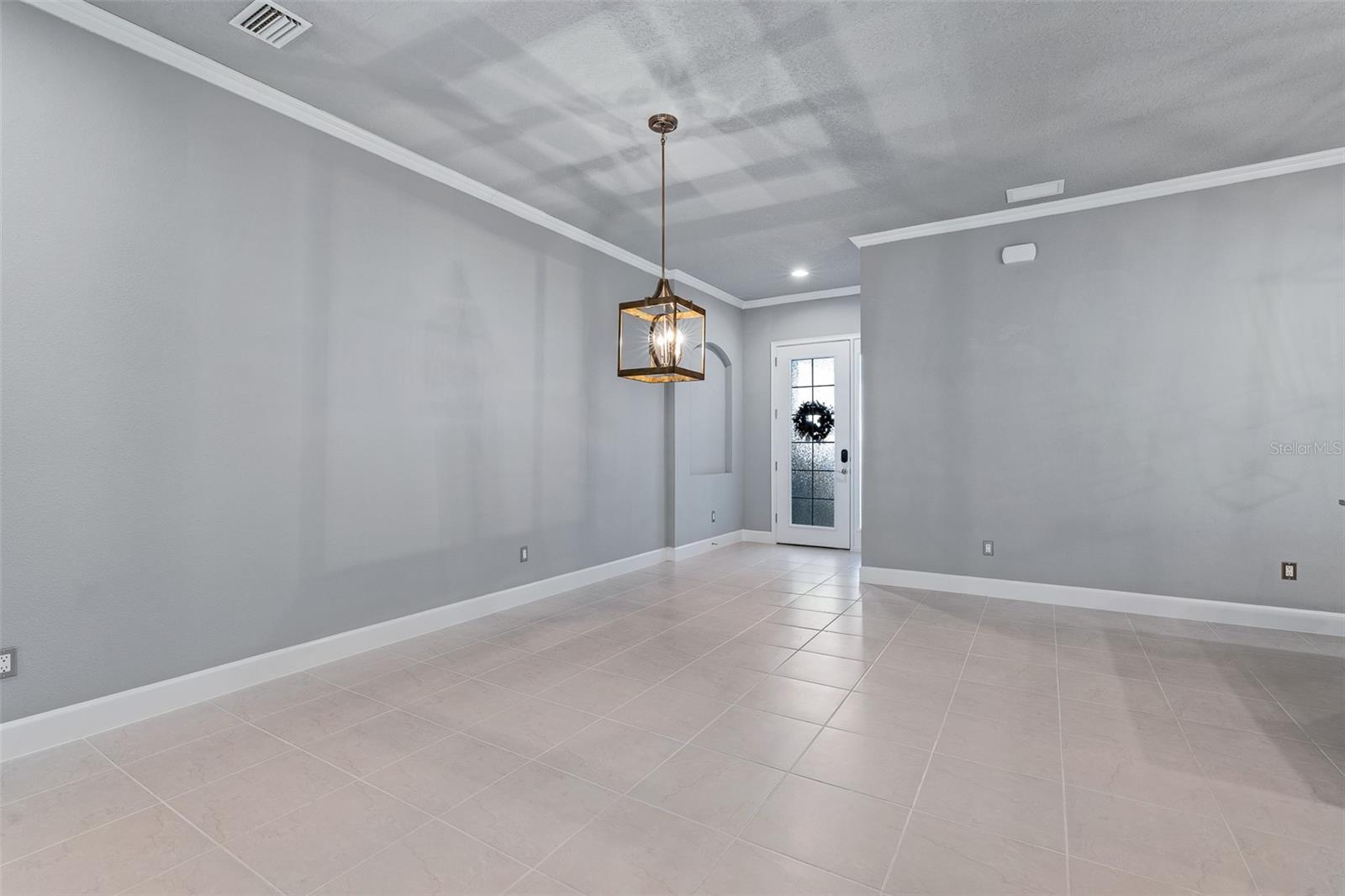 831 PINEWOOD DR — photo 7
