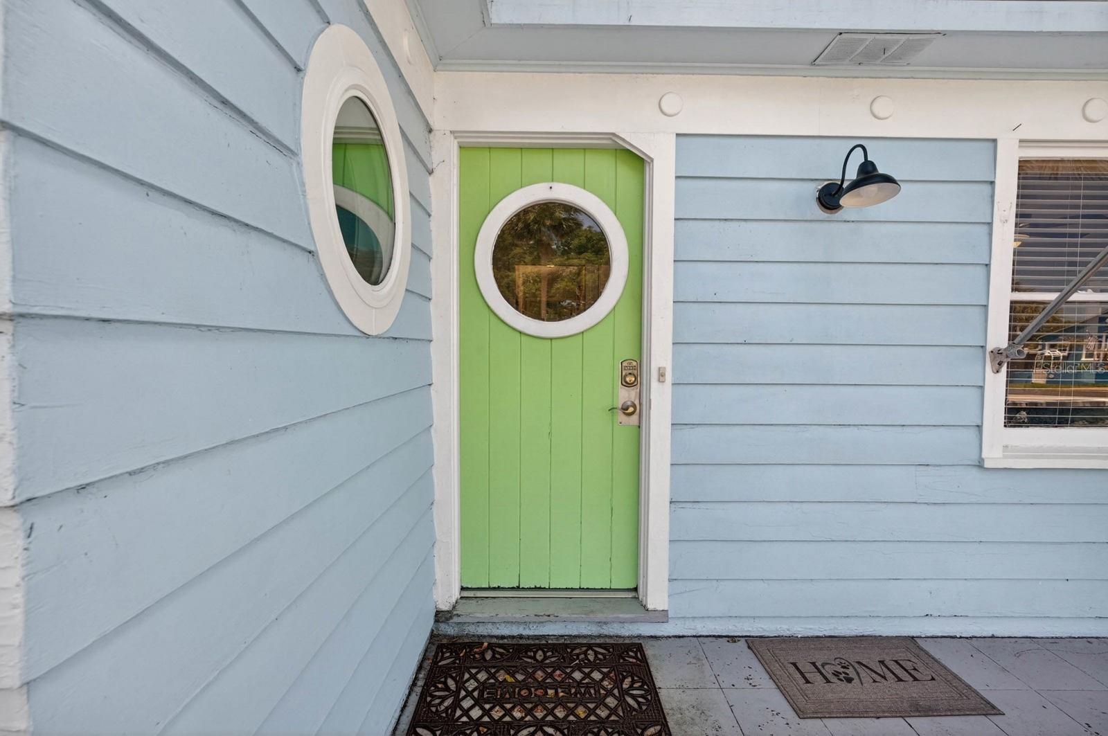 731 N OLEANDER AVE — photo 3
