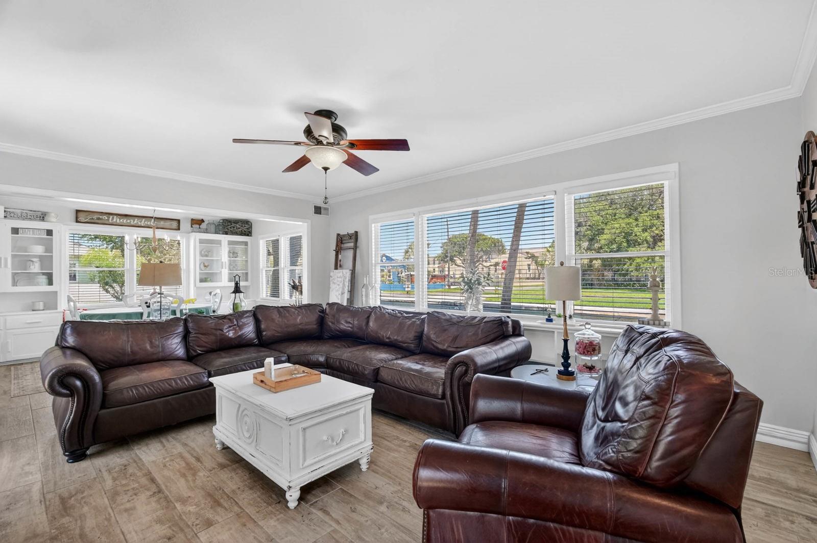 731 N OLEANDER AVE — photo 6