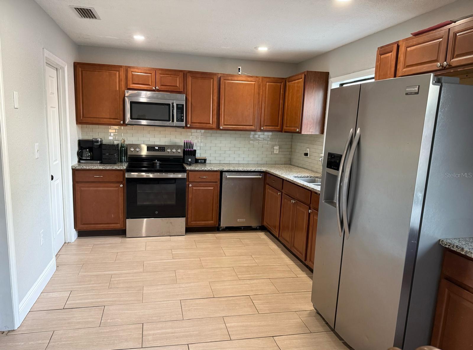 1540 JUPITER AVE — photo 4
