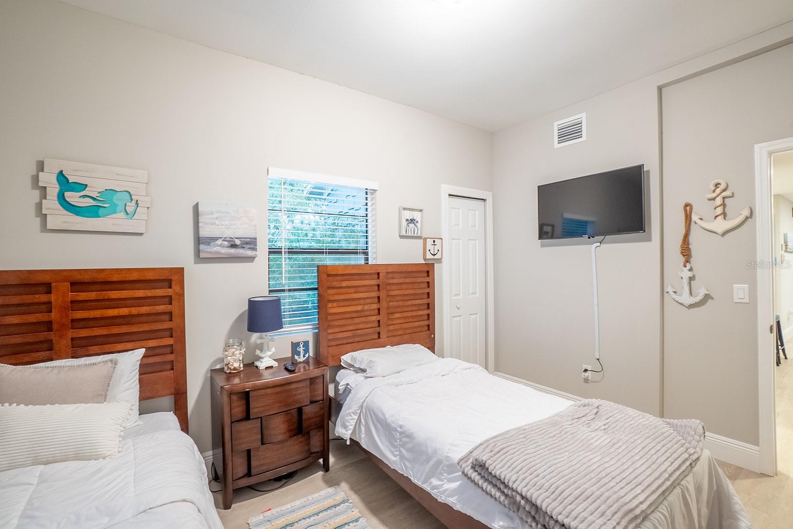 244 LEXINGTON DR — photo 12