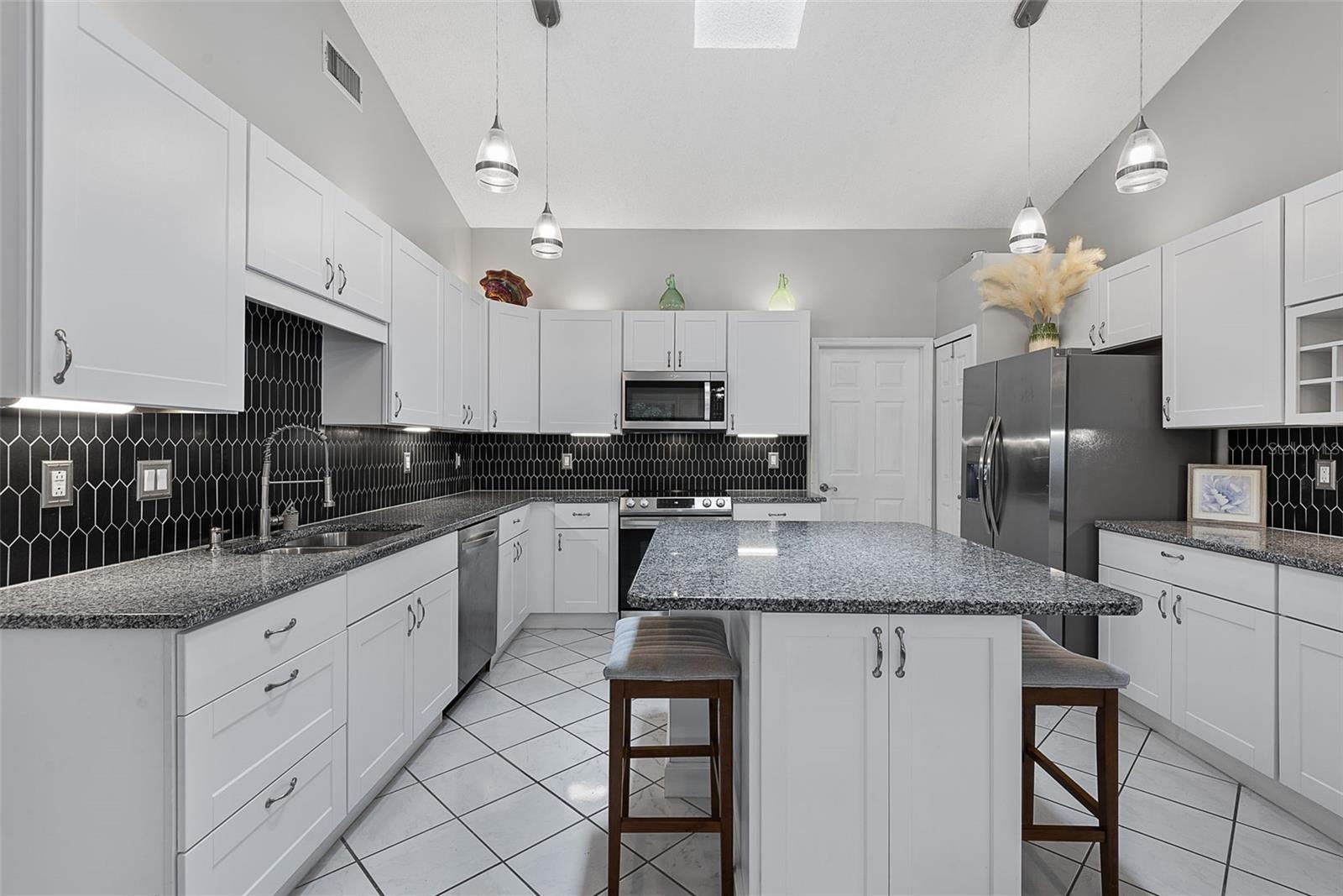 3 ECHO WOODS WAY — photo 11