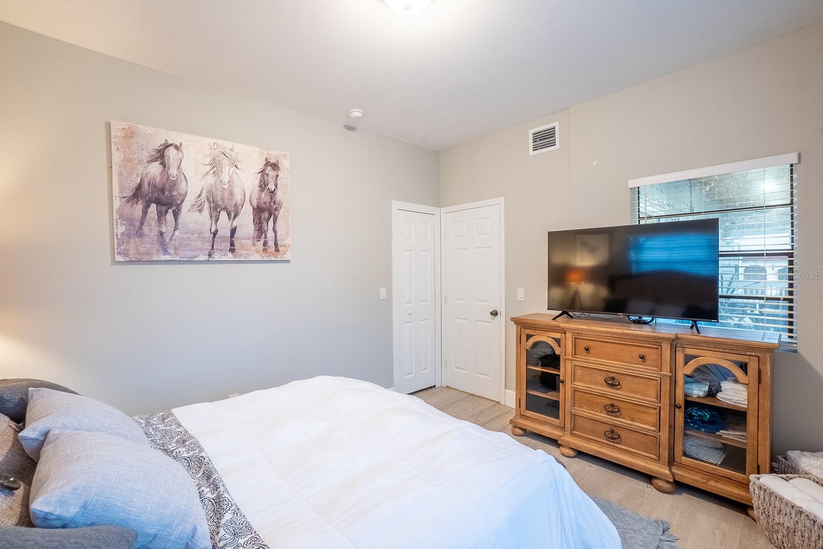 244 LEXINGTON DR — photo 11