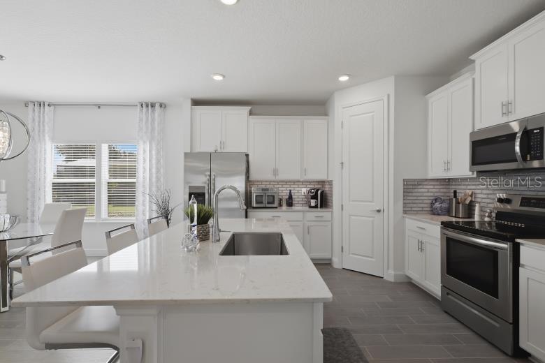 2110 RAGLAN CIR — photo 8