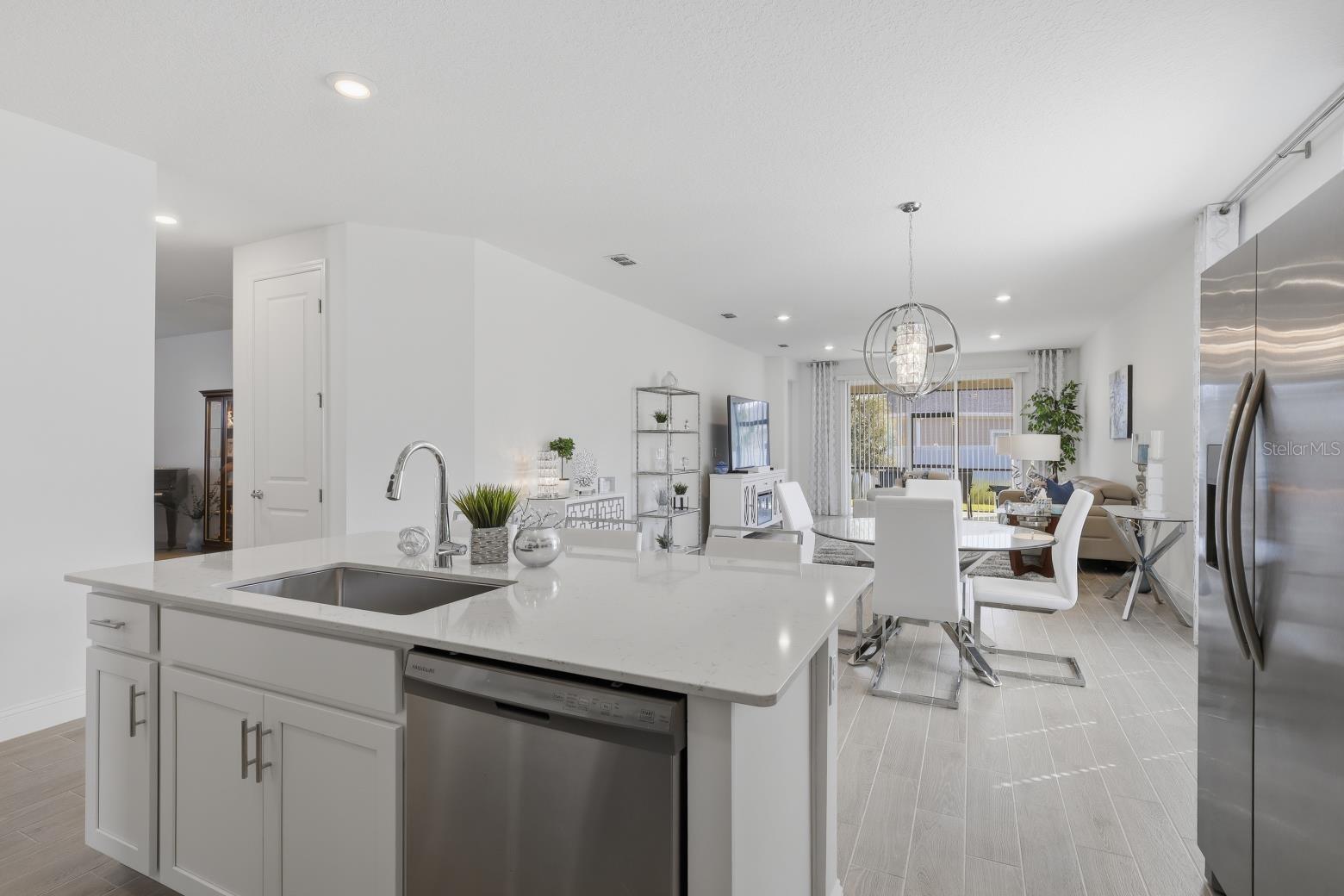 2110 RAGLAN CIR — photo 10