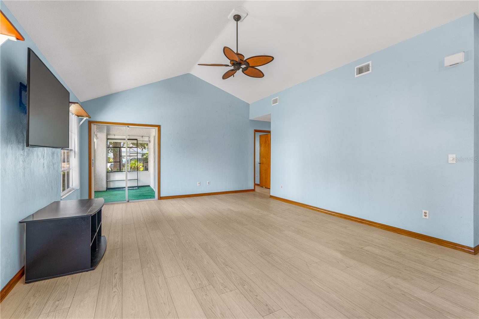 104 SHOAL CREEK CIR — photo 9