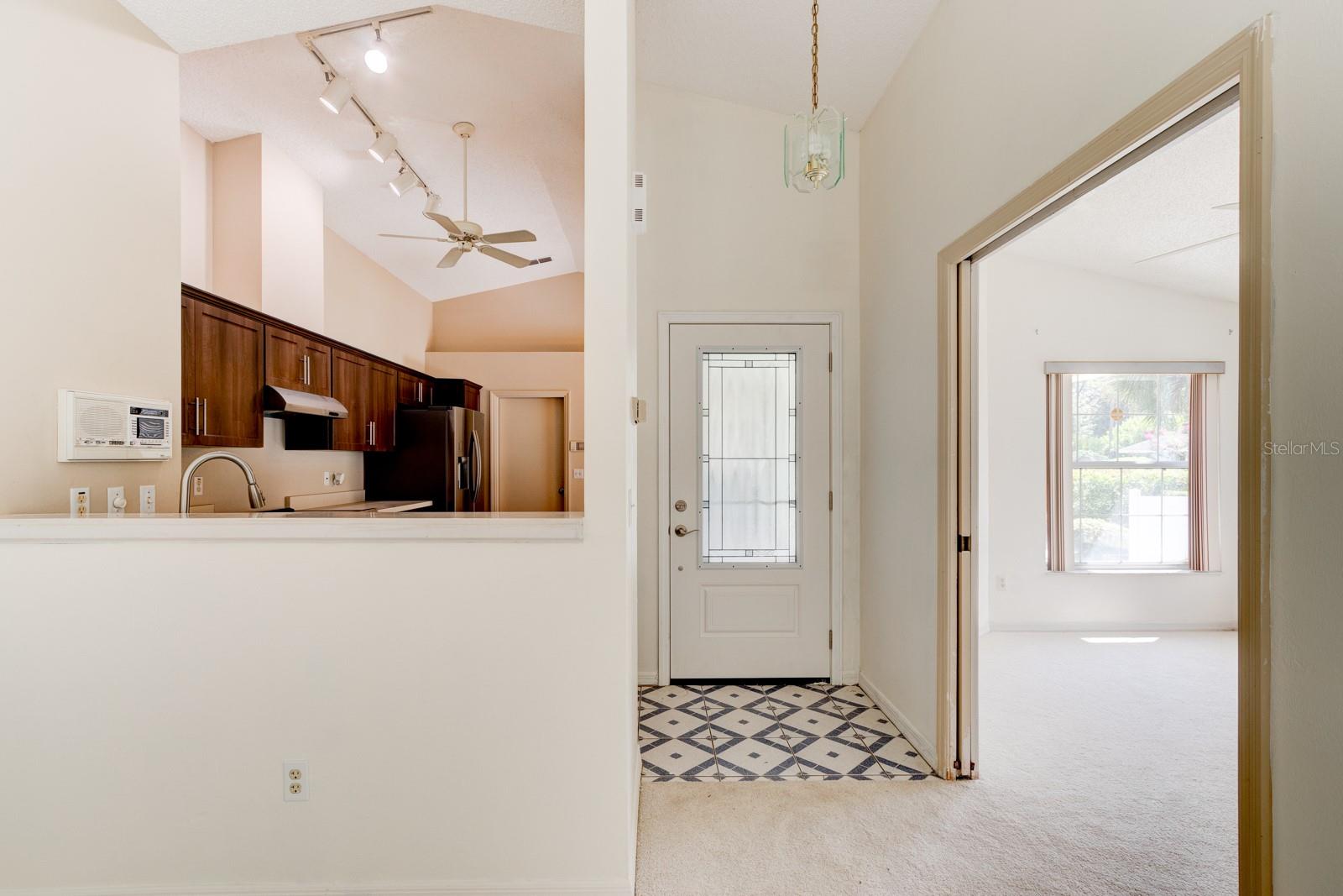 317 GLENBRIAR CIR — photo 4