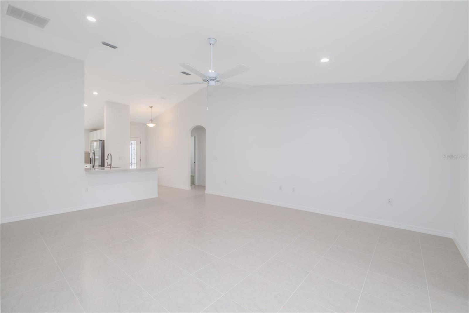 40 BUTTERNUT DR — photo 11