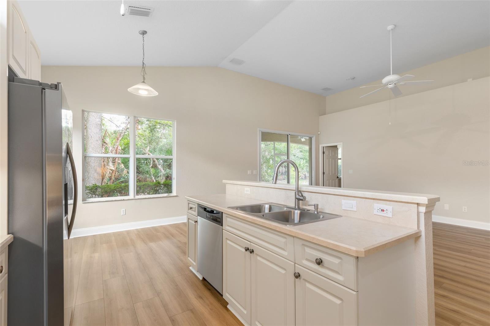 21 VILLAGE VIEW DR — photo 7