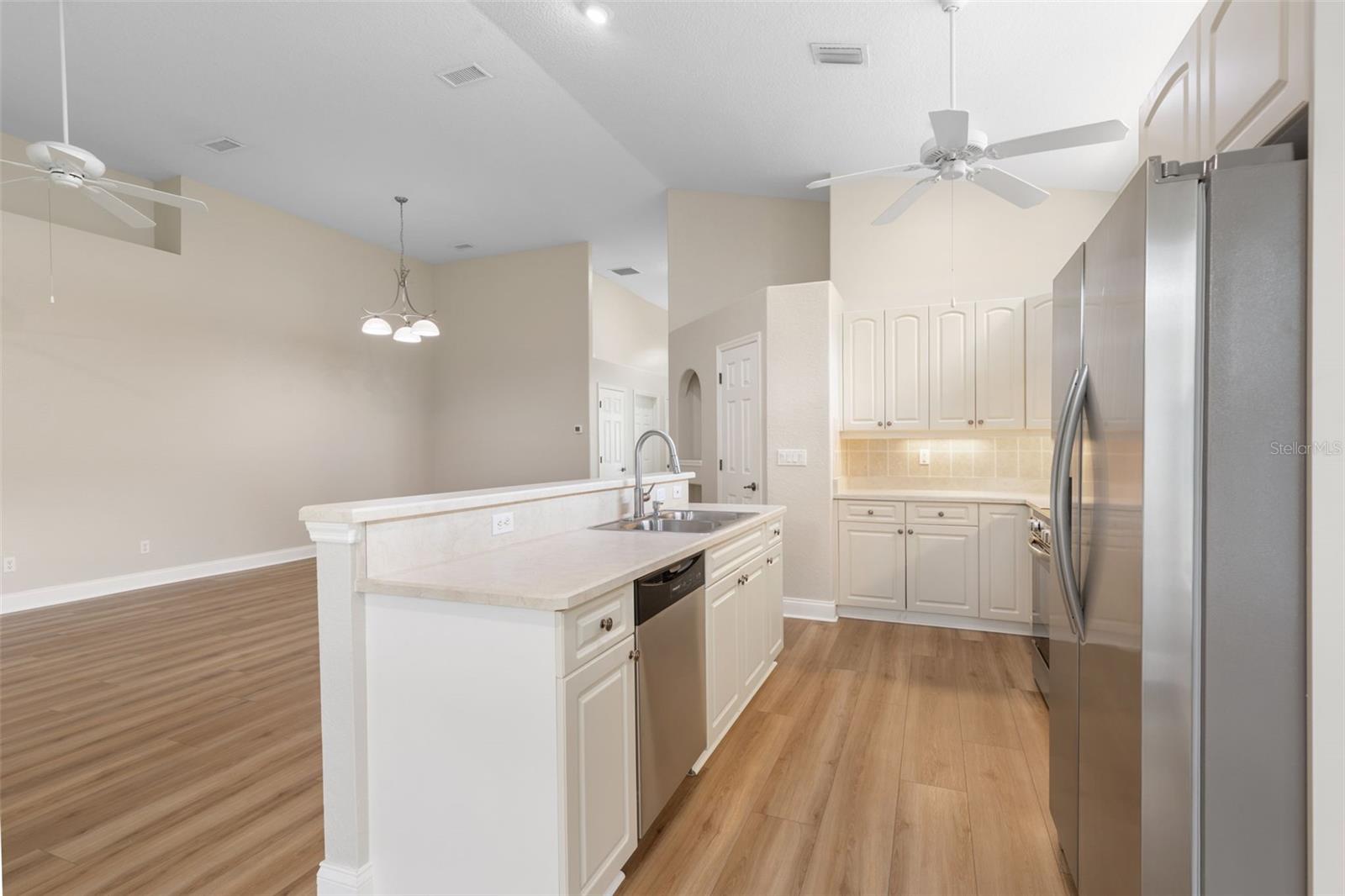 21 VILLAGE VIEW DR — photo 9