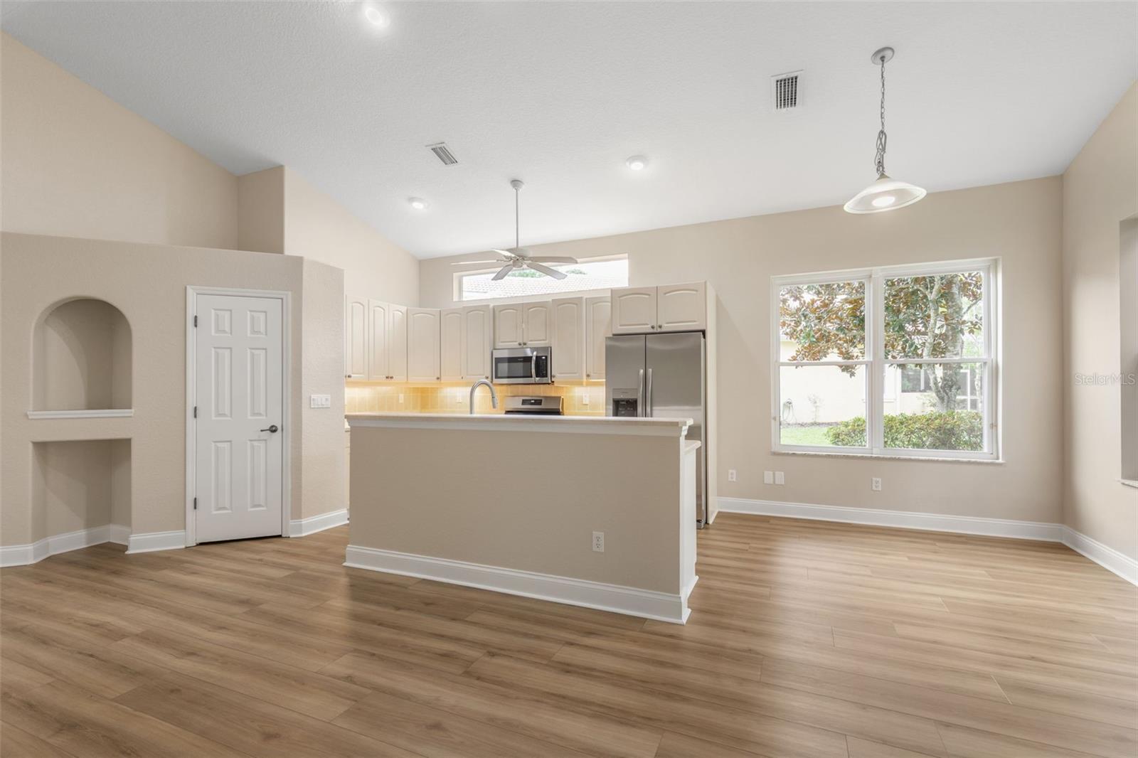 21 VILLAGE VIEW DR — photo 10