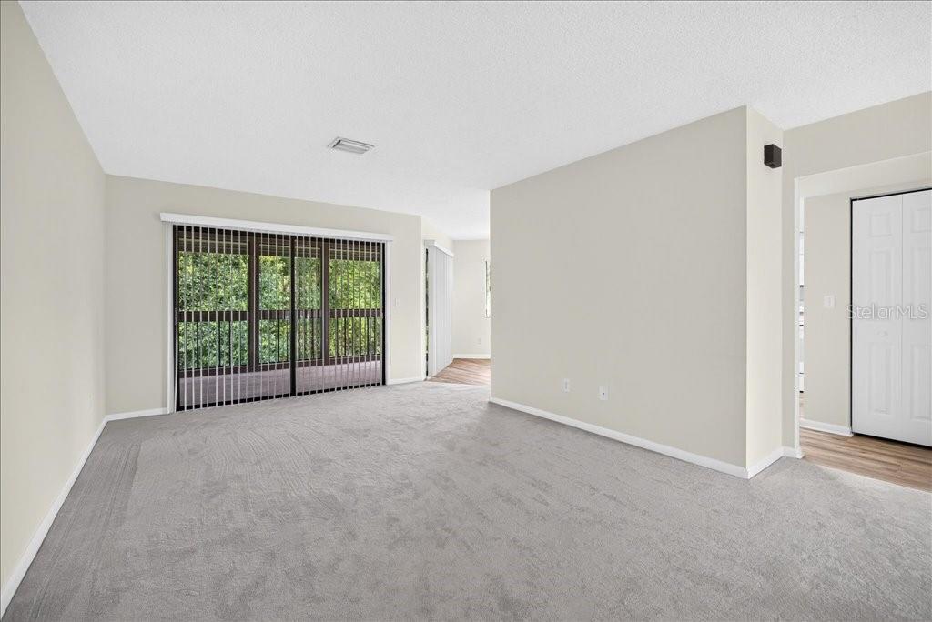 22 OXFORD LN #22 — photo 4