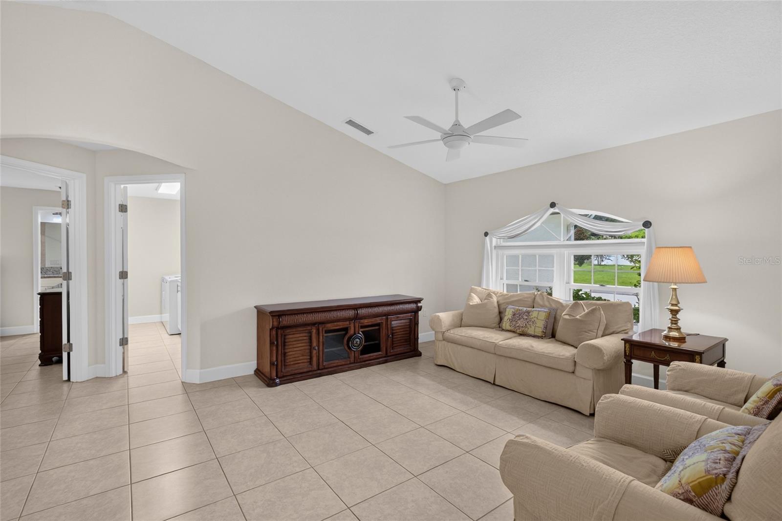 39 WHITE HOUSE DR — photo 9