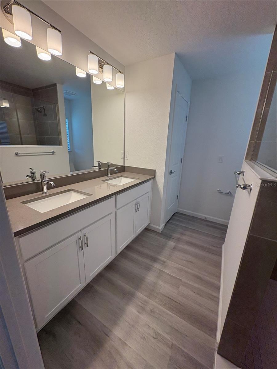 72 LANCELOT DR — photo 8