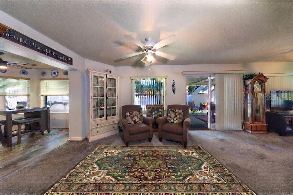 6 BOXWOOD LN — photo 5