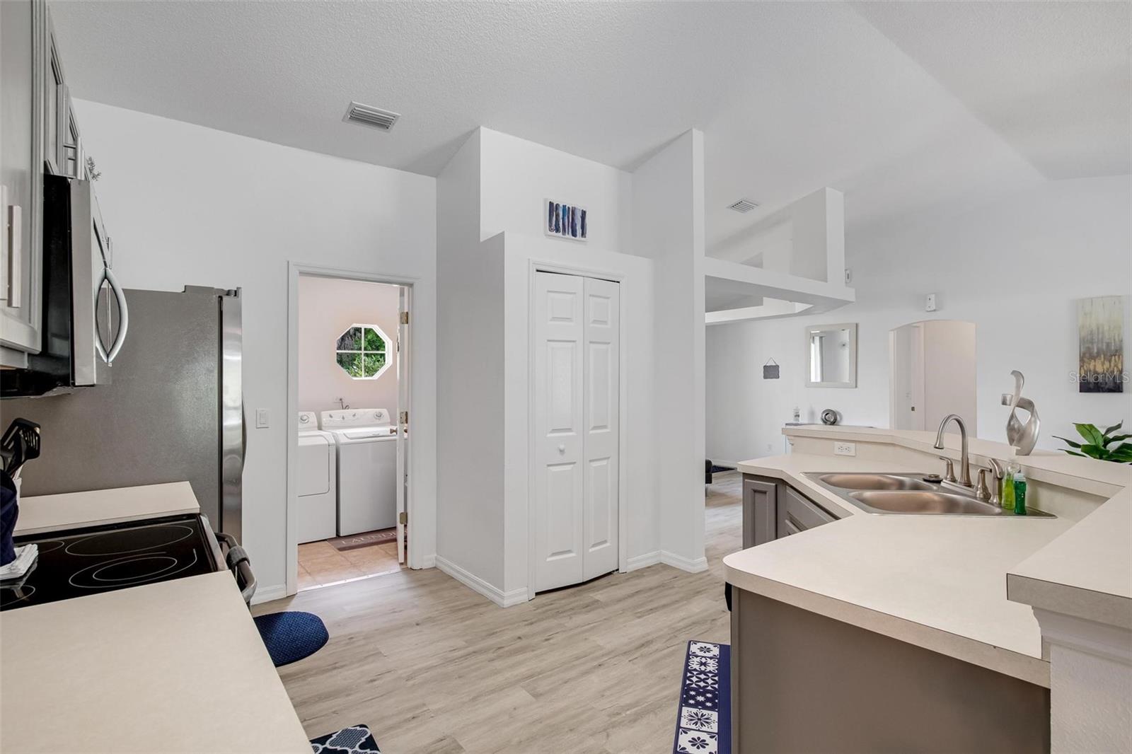 54 BALTIMORE LN — photo 4