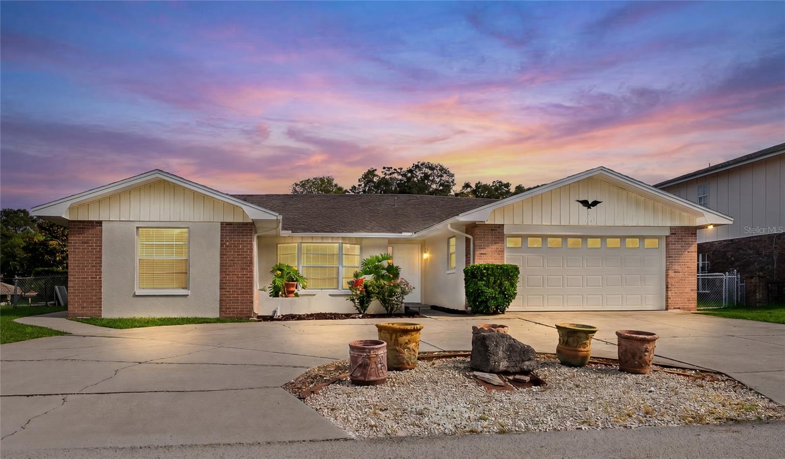 10 FELICIA CT — photo 2