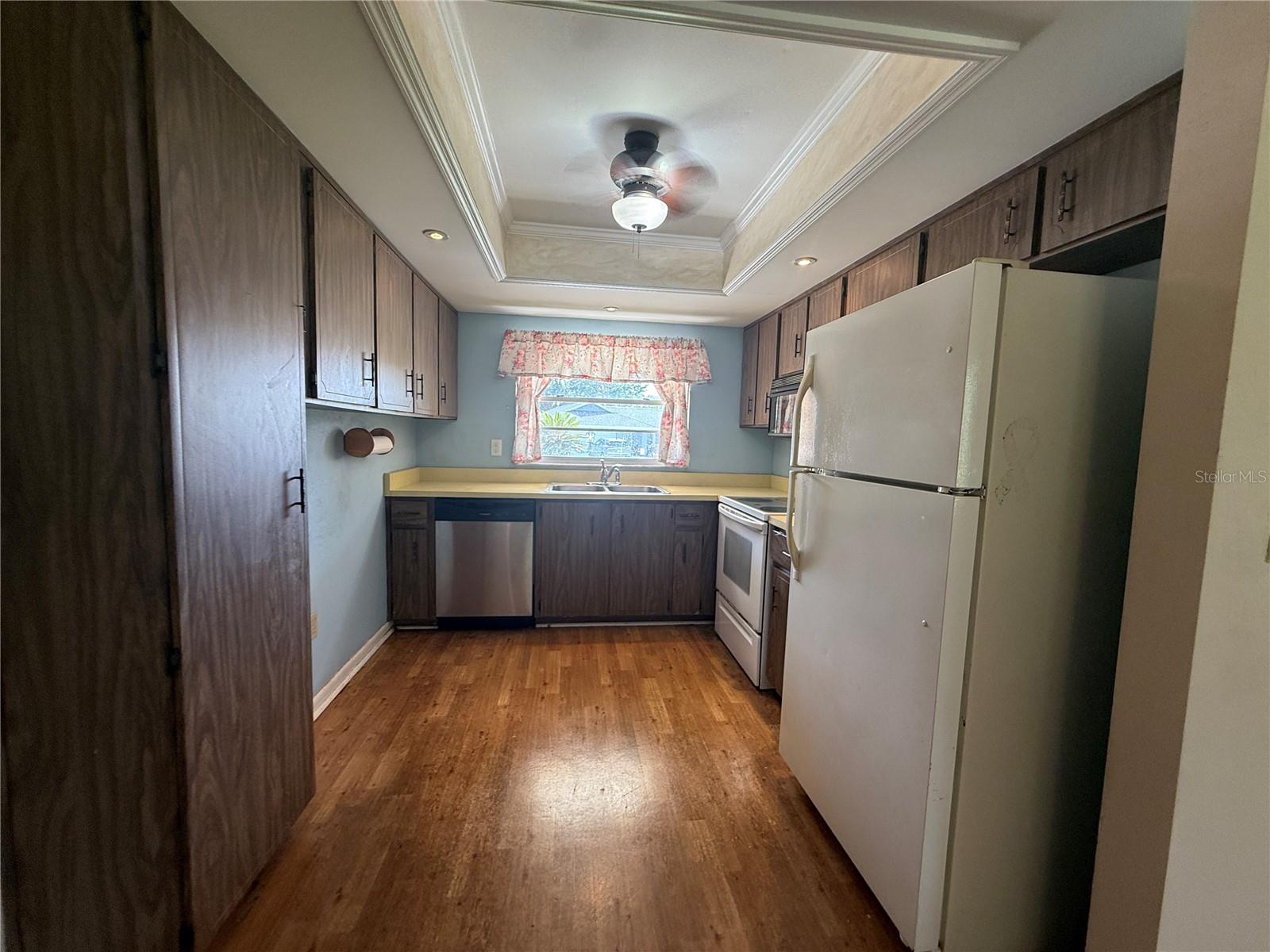 188 BEECHWOOD LN — photo 8