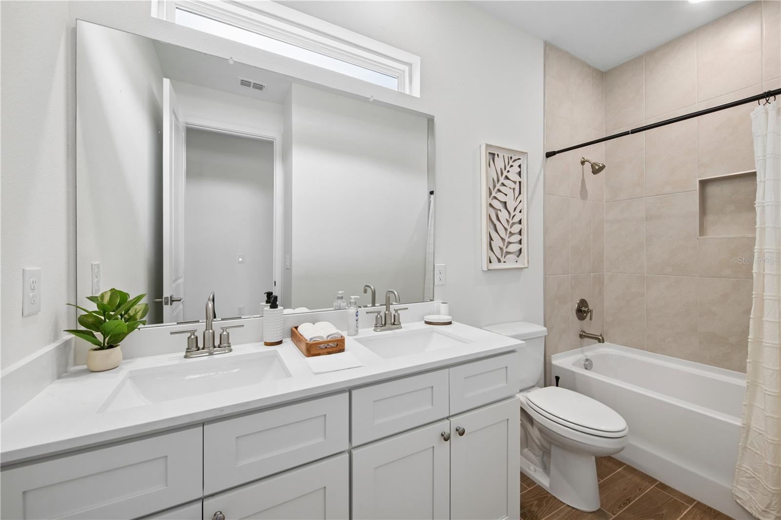 17 BONNIE LN — photo 8