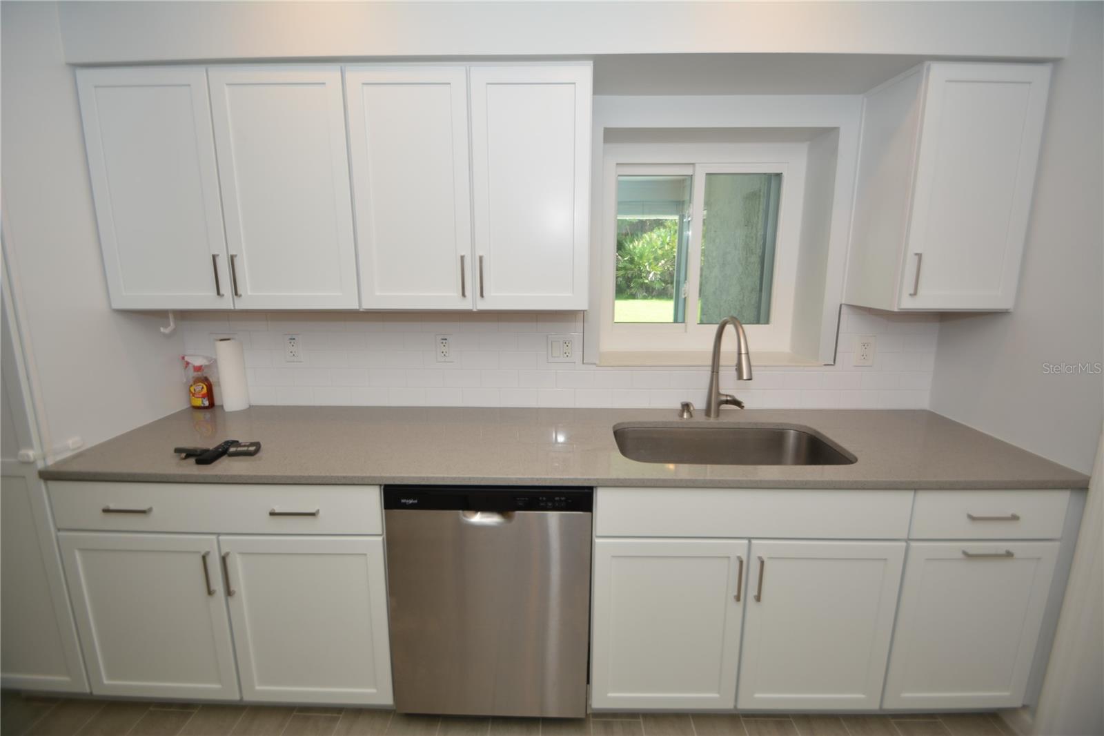 14 BOLLING LN — photo 9