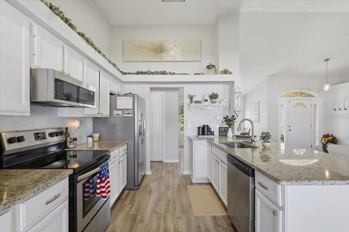 13 BURNHAM LN — photo 12