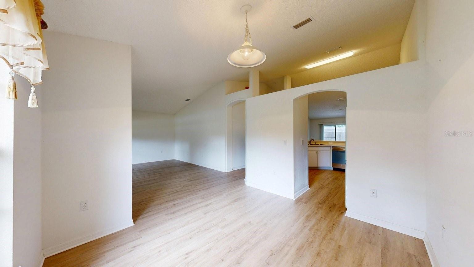14 FERNMILL LN — photo 4