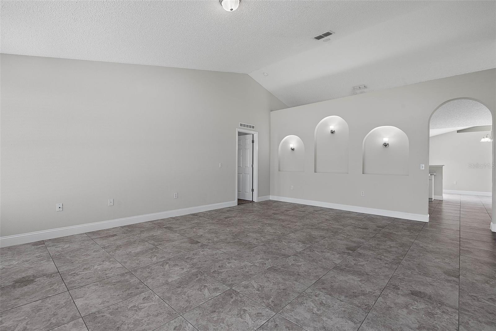 34 FIRETHORN LN — photo 4