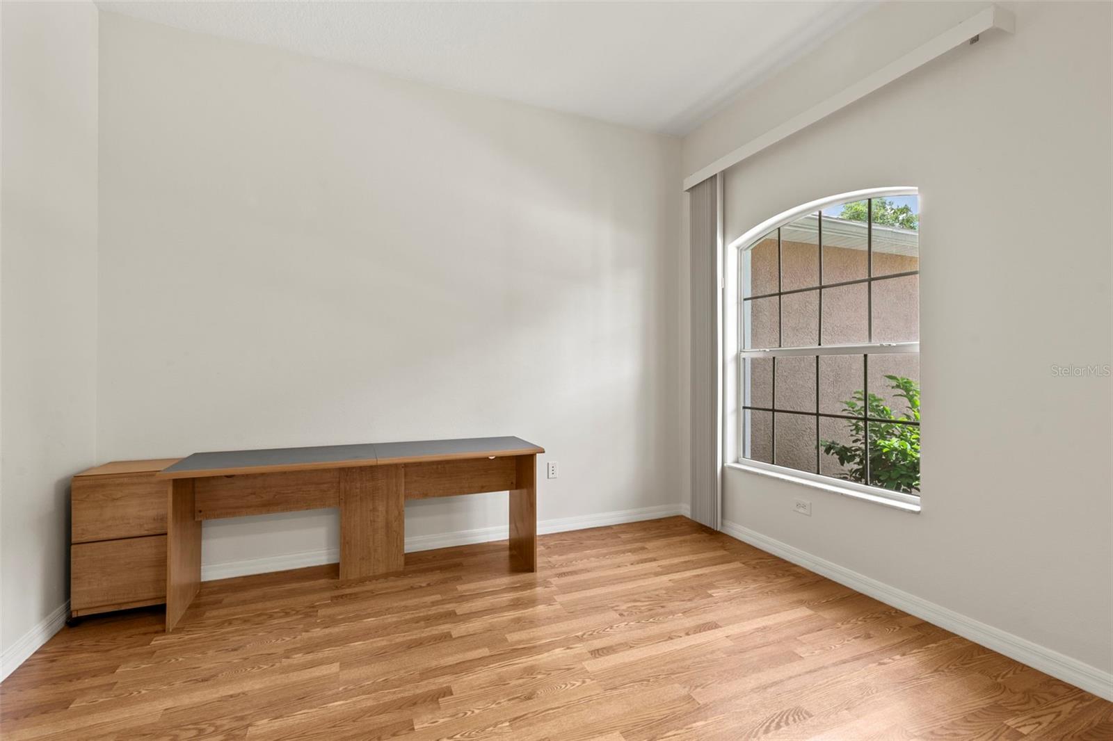 44 FURNESS PL — photo 8
