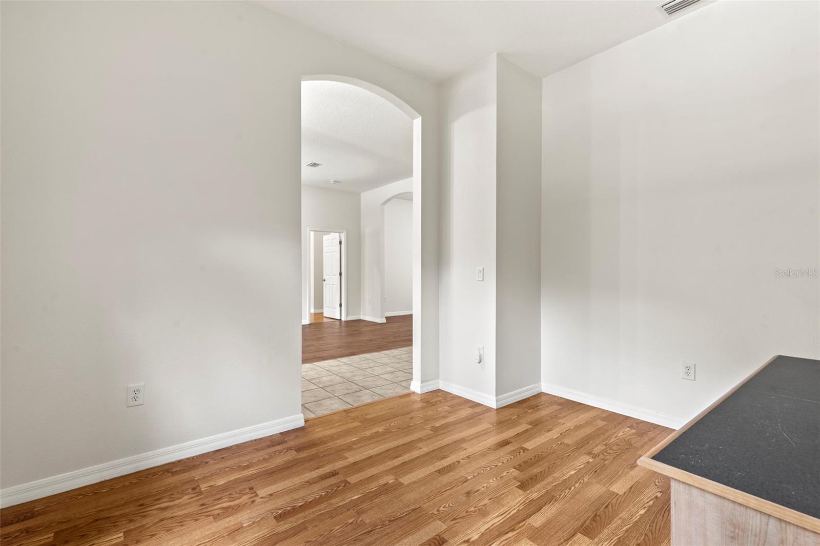 44 FURNESS PL — photo 9