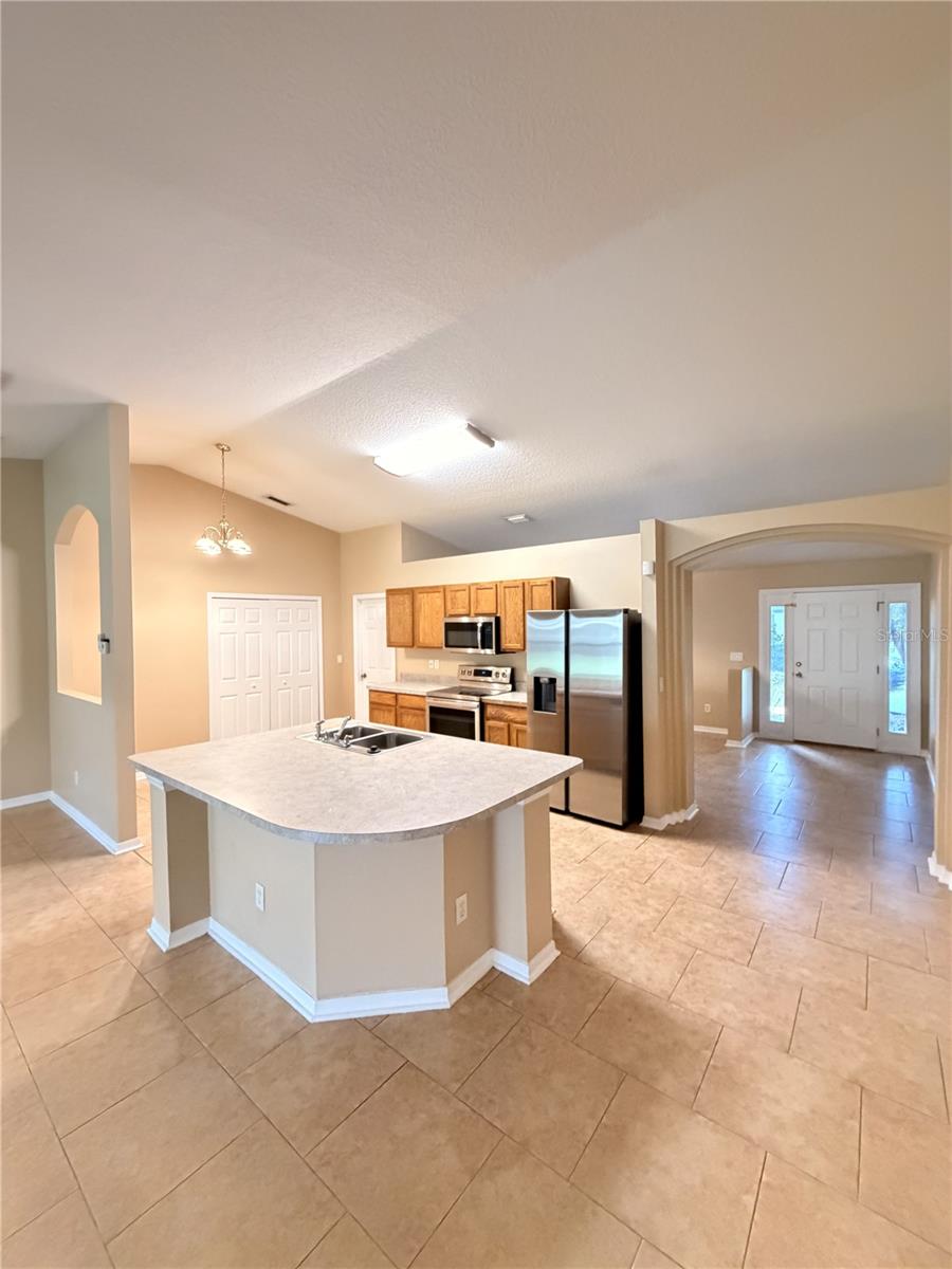 63 RICHMOND DR. — photo 4