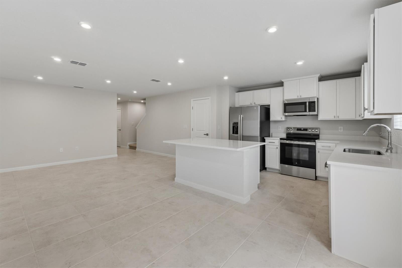 19 ALEXANDER LN — photo 2
