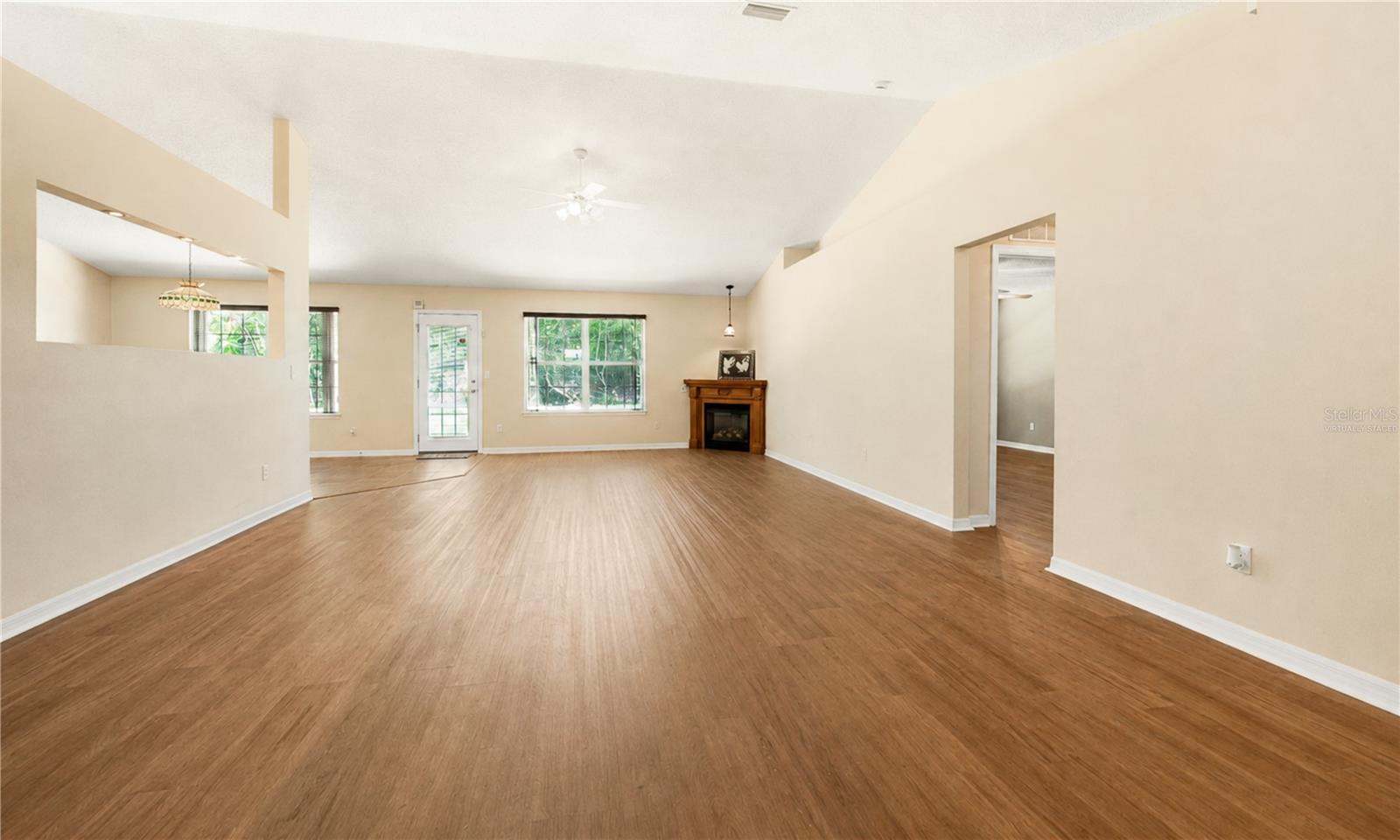 38 PRINCESS ROSE DR — photo 6