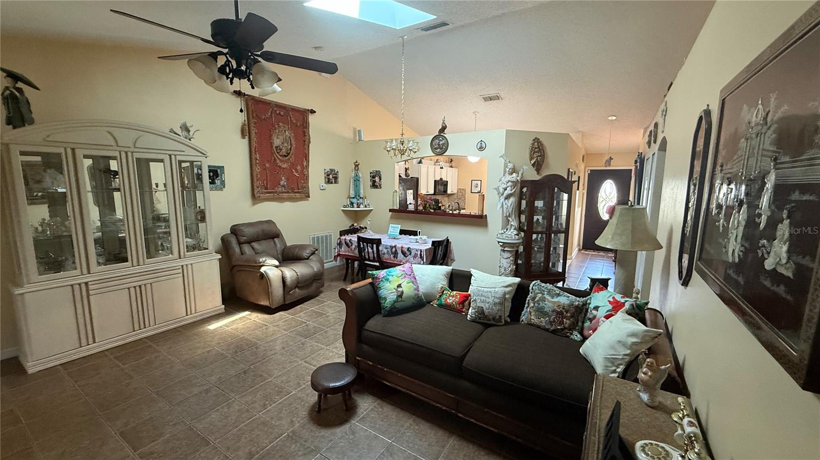 140 PERSIMMON DR — photo 7