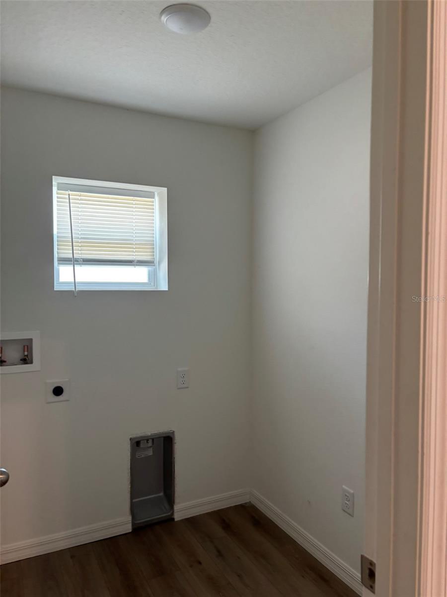 15 LAMOYNE LN — photo 8