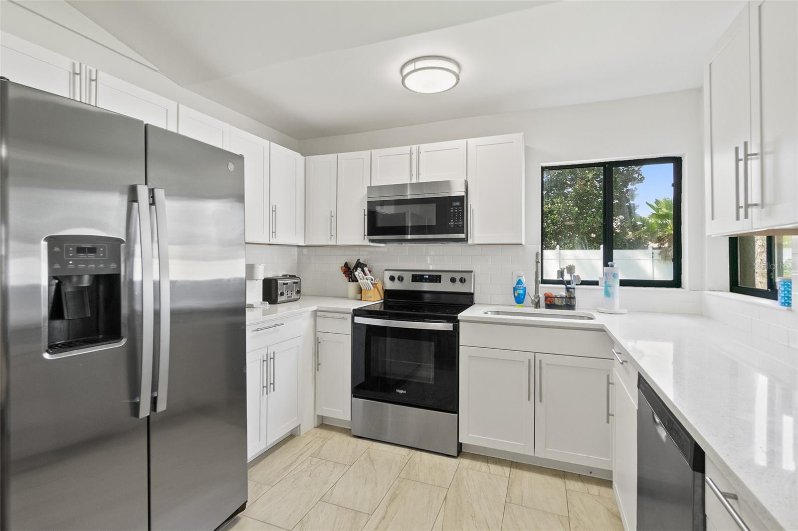 14 BALLARD LN — photo 10
