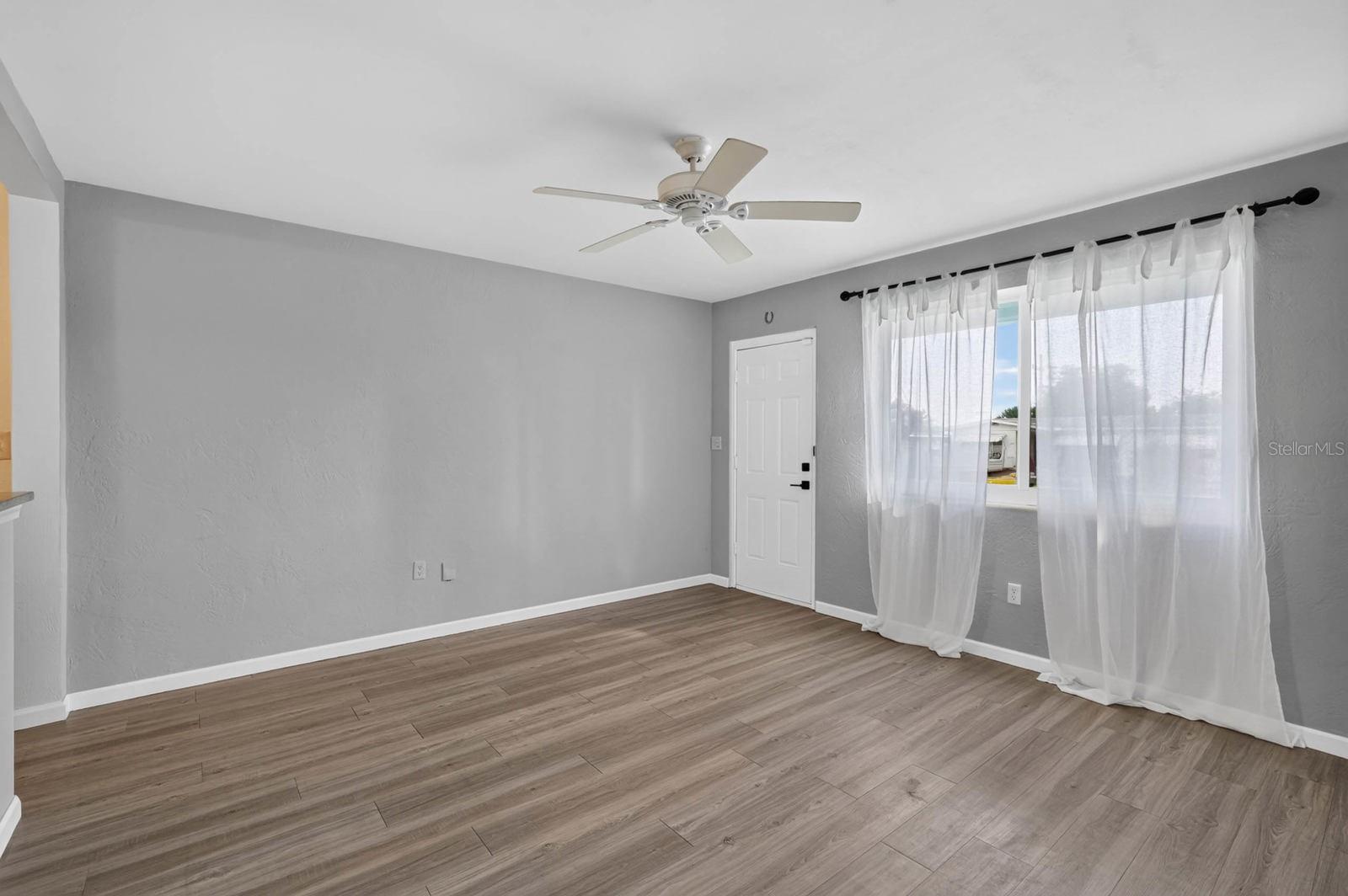856 BERKSHIRE RD — photo 5