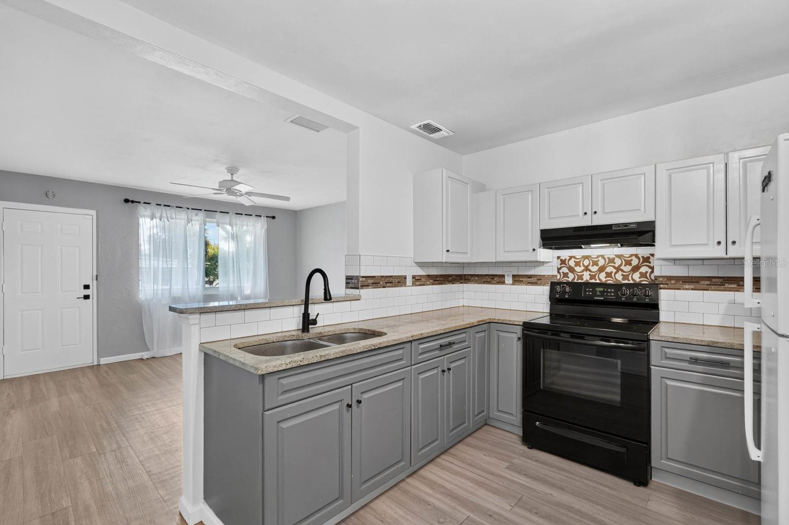 856 BERKSHIRE RD — photo 10