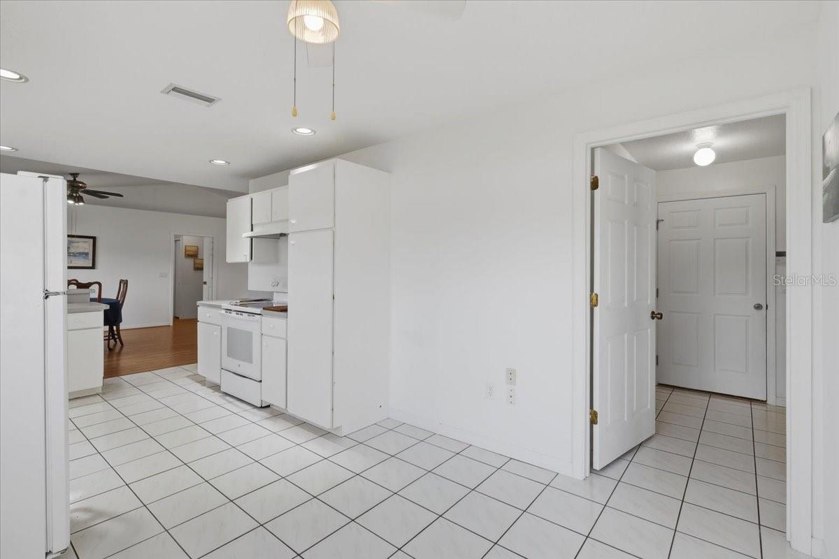 7 FIFER LN — photo 9