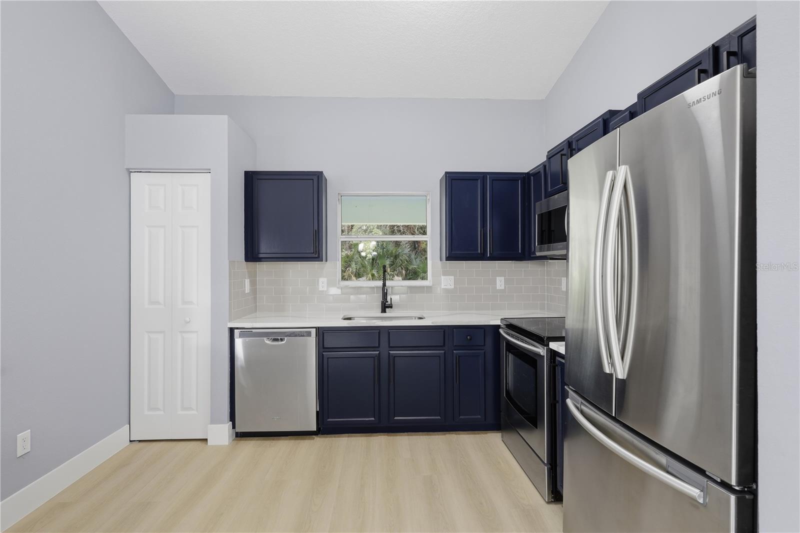 23 LUTHER DR — photo 8