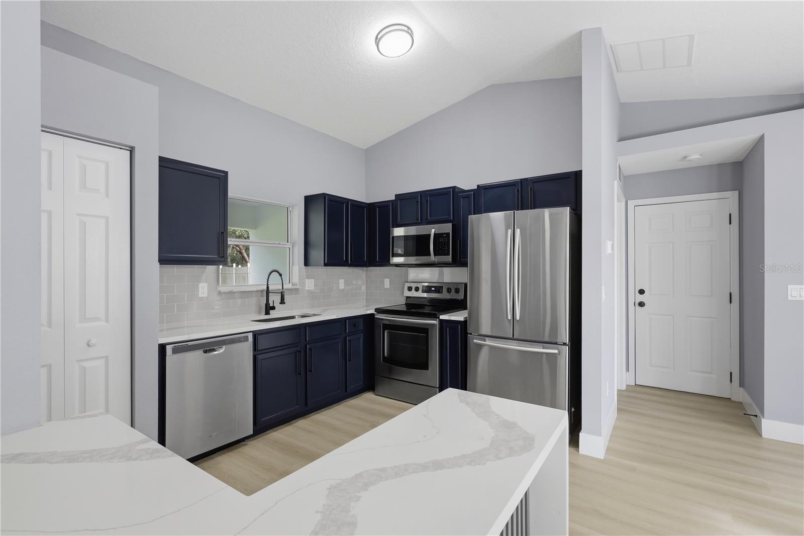 23 LUTHER DR — photo 9