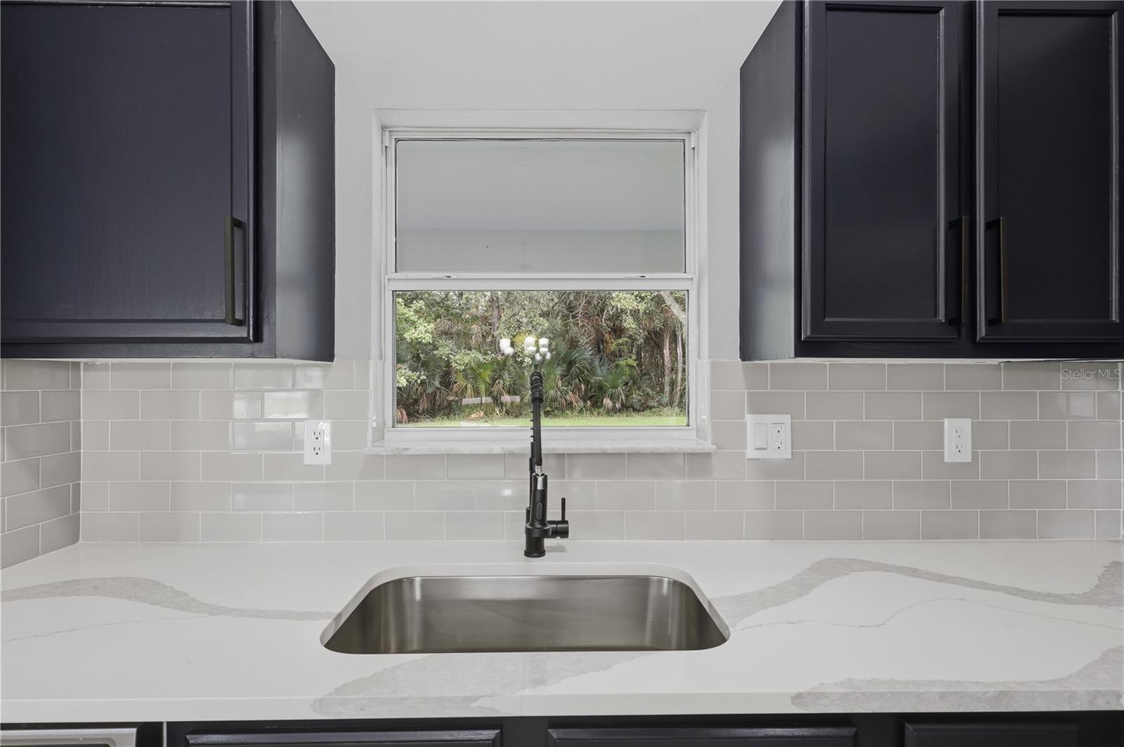 23 LUTHER DR — photo 10