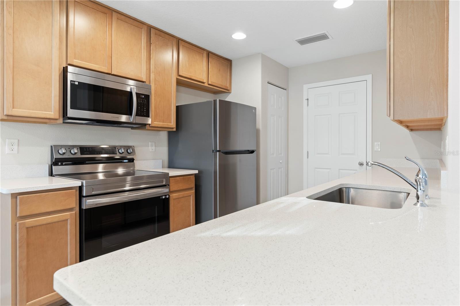 111 BUD HOLLOW DR — photo 12