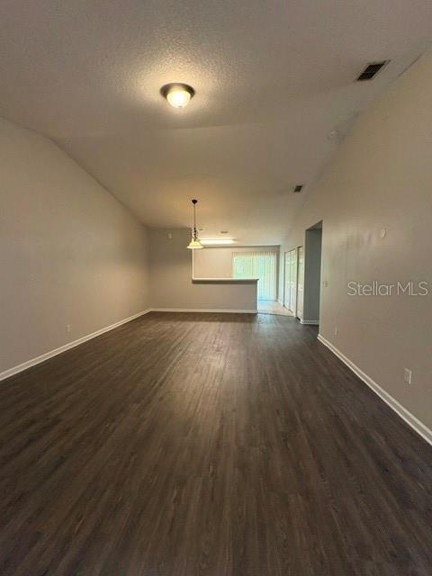 60 PLAIN VIEW DR #B — photo 3