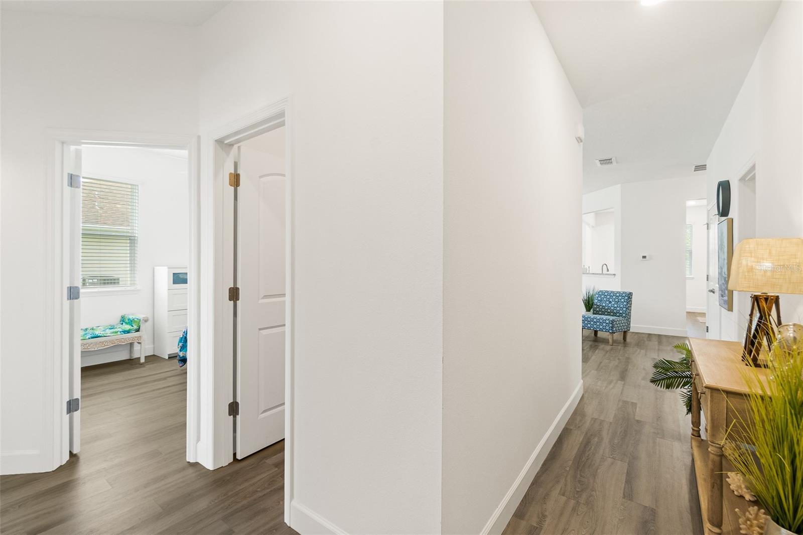 51 ROYAL OAK DR — photo 3