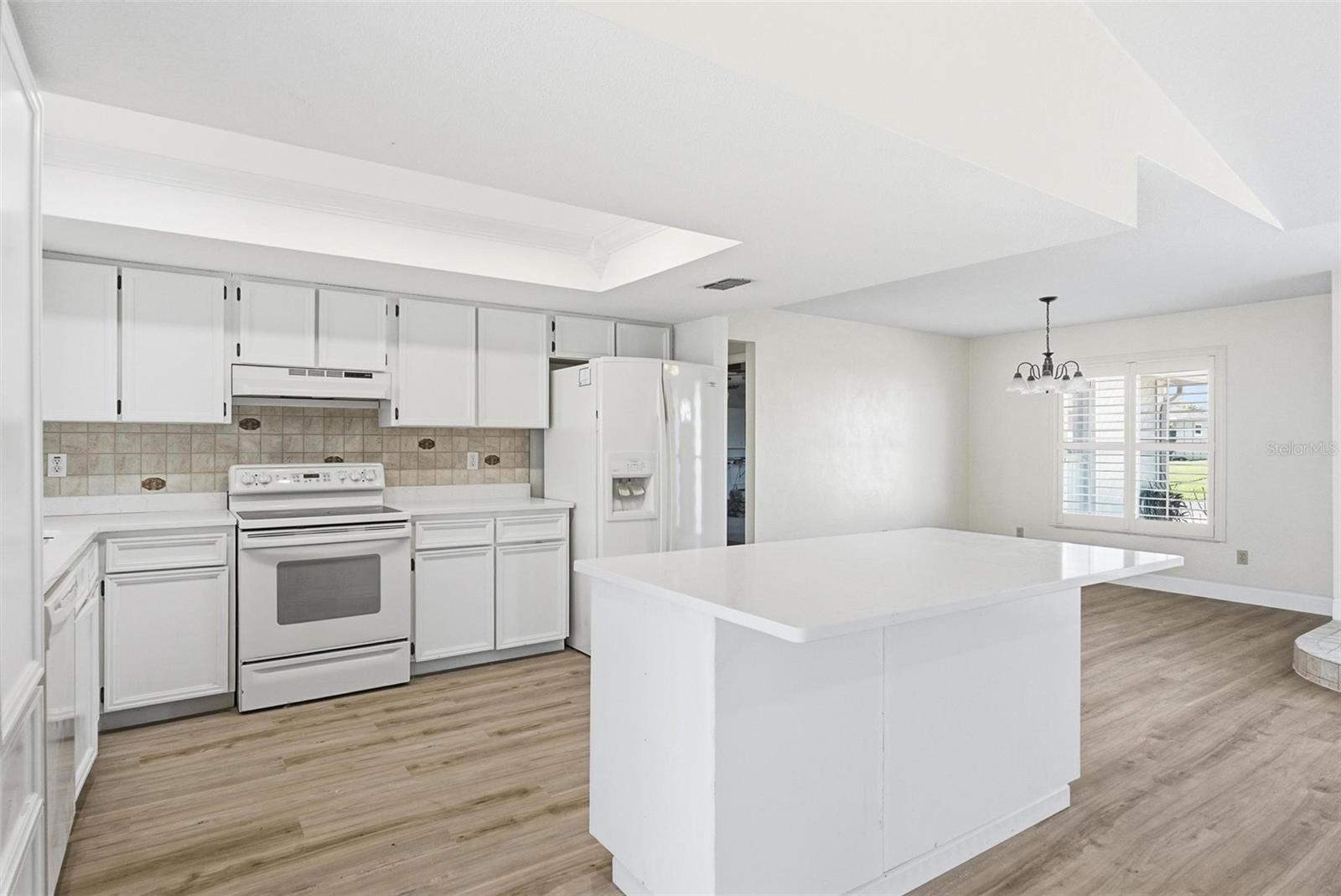 33 E SEA HARBOR — photo 12